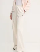 adidas Originals Спортен панталон Femme Galore Wideleg Fleece Pants