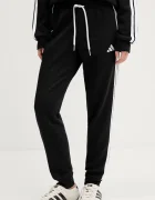 adidas Спортен панталон Essentials