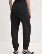adidas Спортен панталон Essentials в черно с изчистен дизайн JD7999