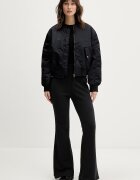 adidas Спортен панталон Seasonal Essentials в черно с изчистен дизайн JZ0198