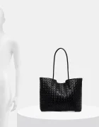 Answear.LAB Кожена чанта в черно