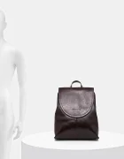 Answear.LAB Кожена раница дамска в бордо малък размер с изчистен дизайн