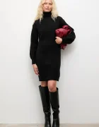 Answear.LAB Рокля с кашмир в черно къса със стандартна кройка
