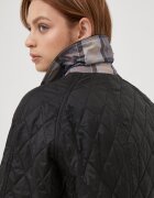 Barbour Яке Beadnell Quilt в черно преходен модел
