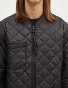 Barbour Яке Liddesdale Liner Quilted Jacket в черно преходен модел с уголемена кройка MQU1788