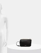 Calvin Klein чанта crossbody дамска от имитация на кожа черна LV04F3276G