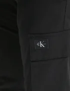 Calvin Klein Jeans Панталон в черно с кройка по тялото J30J327614
