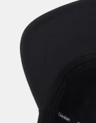 Calvin Klein Памучна шапка с козирка в черно LV04F5032G