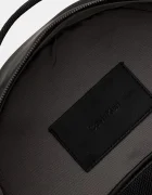 Calvin Klein Раница в черно голям размер с изчистен дизайн LV04D3246G