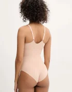 Chantelle Оформящо боди в бежово с изчистен дизайн C10UT0