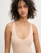 Chantelle Оформящо боди в бежово с изчистен дизайн C10UT0