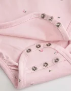 Coccodrillo боди за бебе от памук розово FAIR FROST GIRL NEWBORN
