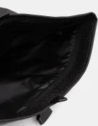 EA7 Emporio Armani Раница в черно голям размер с изчистен дизайн AF13811.7X000287