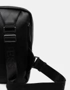 Guess Раница BOSTON в черно малък размер с изчистен дизайн HMBOCA P5326