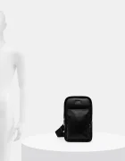Guess Раница BOSTON в черно малък размер с изчистен дизайн HMBOCA P5326
