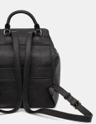 Guess Раница MANHATTAN дамска в черно малък размер с изчистен дизайн HWBG71 18310