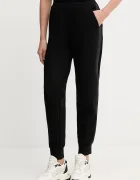 Guess Спортен панталон NEW VICTOIRE в черно с апликация W5YB11 KBYE2