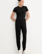 Guess Спортен панталон NEW VICTOIRE в черно с апликация W5YB11 KBYE2