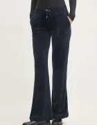 Juicy Couture Кадифен спортен панталон LAYLA POCKET LR в тъмносиньо с изчистен дизайн JCSEBJ001