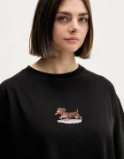 Kaotiko Памучна тениска в черно с апликация AR052-02-G002