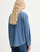 Levi's Дънкова риза дамска в бежово със стандартна кройка с класическа яка