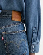 Levi's Дънкова риза дамска в бежово със стандартна кройка с класическа яка