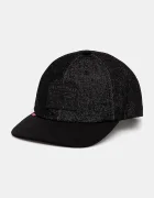 Levi's Шапка с козирка в черно с апликация 000A9-0012