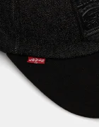 Levi's Шапка с козирка в черно с апликация 000A9-0012