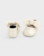 Mayoral Newborn обувки за бебе златни 9158