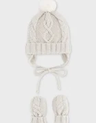 Mayoral Newborn шапка с помпон за бебе от памучна материя бяла 9120