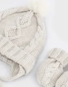 Mayoral Newborn шапка с помпон за бебе от памучна материя бяла 9120