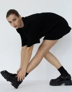 Muuv. Muuv лятна рокля с памук UFF черна с изчистена шарка