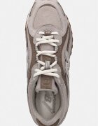 New Balance 204L маратонки дамски от велур кафяви U204L3GD