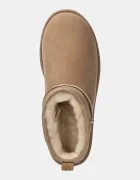 Ugg Велурени апрески Classic Ultra Mini W Classic Ultra Mini в кафяво 1116109.SAN