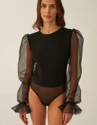 Undress code Боди с коприна Thong в черно с изчистен дизайн 818
