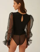 Undress code Боди с коприна Thong в черно с изчистен дизайн 818