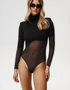 Undress code Боди в черно с изчистен дизайн 1010