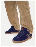 DC Shoes кецове от велур с подметка от гума