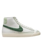 Nike Дамски маратонки Blazer Mid '77 VNTG DX8959-100 - бели
