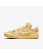 Nike Дамски спортни обувки Dunk Low Twist Saturn Gold" - размер 38EU - DZ2794-701"