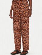 Chantelle Текстилни панталони Explore C18SE0 Relaxed Fit