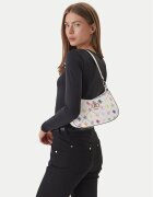 Guess Дамска чанта Emelie Logo HWGM99 28180
