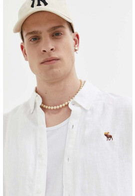 Abercrombie & Fitch Ленена риза в бяло със стандартна кройка с яка с копче - Pepit.bg