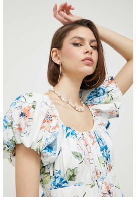 Abercrombie & Fitch Рокля в бяло среднодълъг модел разкроен модел - Pepit.bg