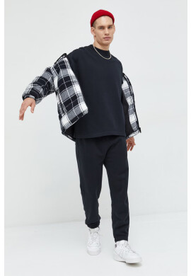 Abercrombie & Fitch Суичър в черно с изчистен дизайн - Pepit.bg