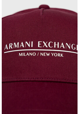 Armani Exchange Памучна шапка в бордо с принт - Pepit.bg