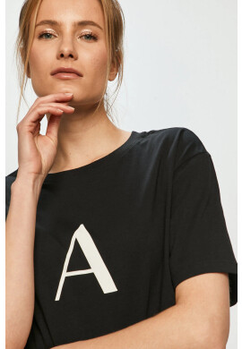 Armani Exchange Тениска в черно - Pepit.bg