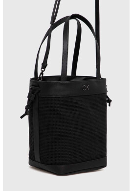Calvin Klein Чанта в черно - Pepit.bg