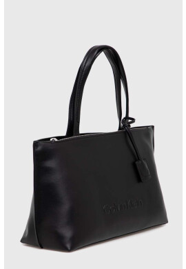 Calvin Klein Чанта в черно - Pepit.bg