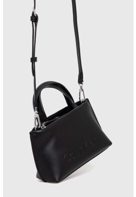 Calvin Klein Чанта в черно - Pepit.bg
